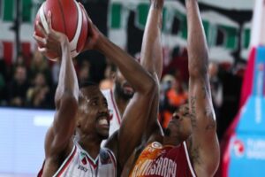 T&uuml;rkiye Sigorta Basketbol S&uuml;per Ligi 17'nci hafta m&uuml;cadelesinde Pınar Karşıyaka