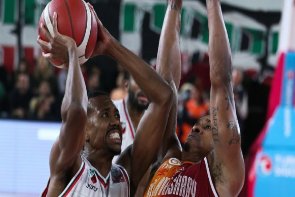 T&uuml;rkiye Sigorta Basketbol S&uuml;per Ligi 17'nci hafta m&uuml;cadelesinde Pınar Karşıyaka