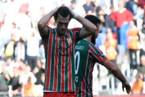 TFF 3'&uuml;nc&uuml; Lig 1'inci Grup'ta Karşıyaka, 3 ma&ccedil;lık galibiyet hasretinin