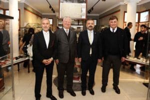 İzmir&rsquo;in 110 yıllık k&ouml;kl&uuml; &ccedil;ınarı Karşıyaka Spor Kul&uuml;b&uuml;, tarihinde ilk