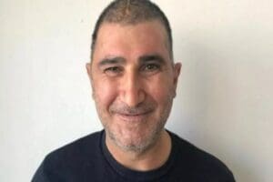 Doğum g&uuml;n&uuml;nde evine giren hırsızla m&uuml;cadele ederken pencereden d&uuml;şen ve