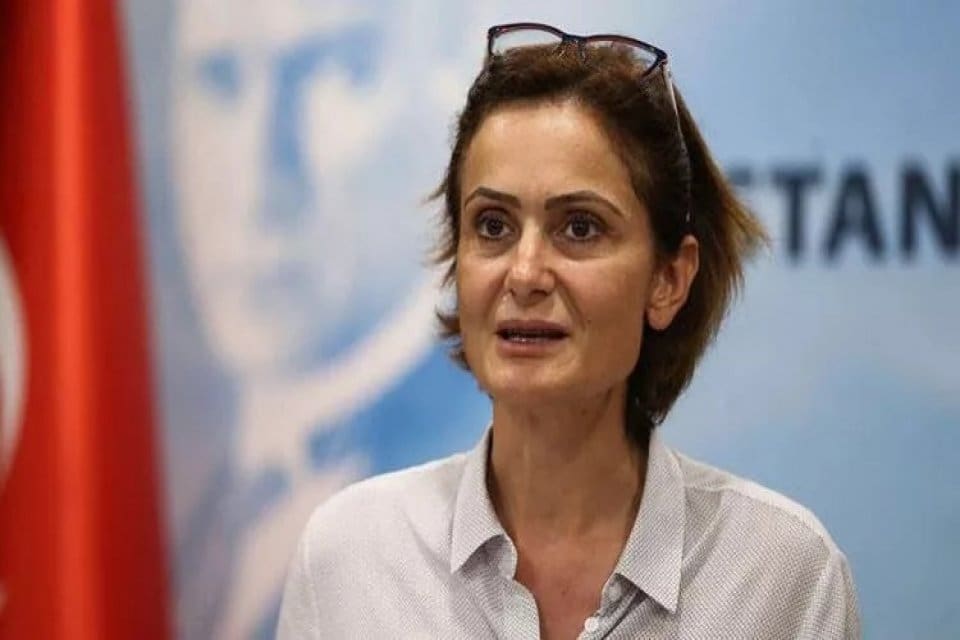 Cumhurbaşkanlığı İletişim Başkanı Fahrettin Altun'a hakaret ettiği iddiasıyla yargılanan Canan