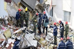 AFAD Koordinasyon Valisi G&ouml;kmen &Ccedil;i&ccedil;ek, CNN T&uuml;rk'ten Fulya &Ouml;zt&uuml;rk'e Kahramanmaraş'ta