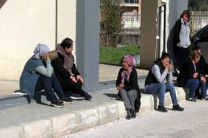Kahramanmaraş'ta&nbsp;depremlerden kurtulup, ailesiyle birlikte geldikleri İzmir'de &ouml;ğrenci yurduna yerleştirilen Raif