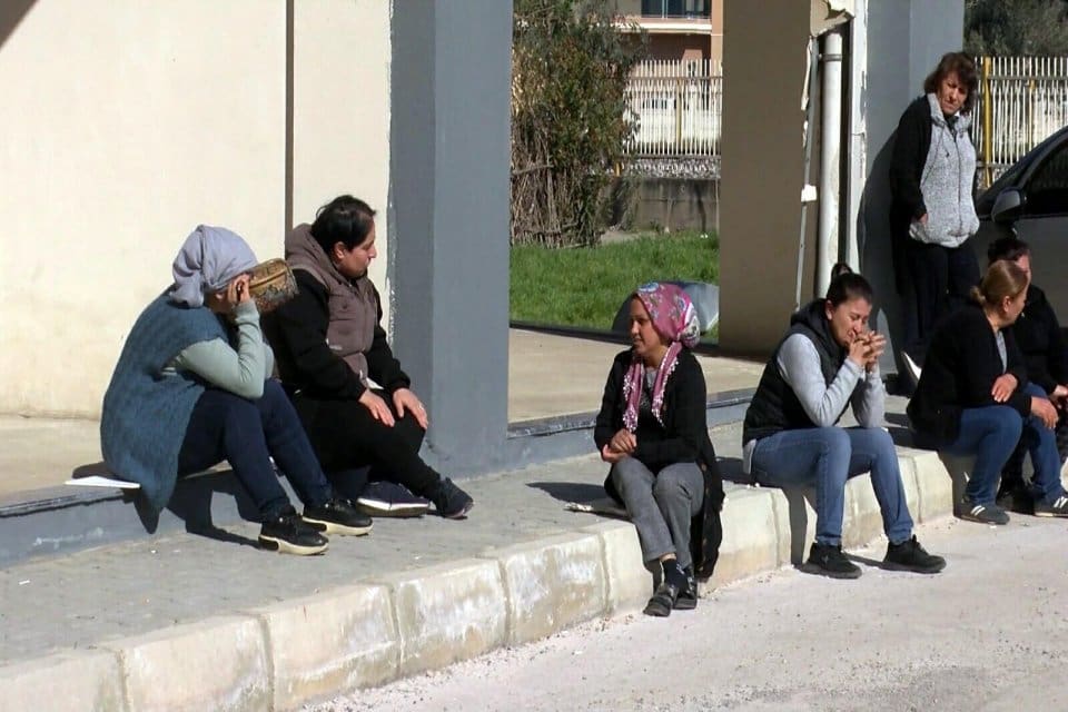 Kahramanmaraş'ta&nbsp;depremlerden kurtulup, ailesiyle birlikte geldikleri İzmir'de &ouml;ğrenci yurduna yerleştirilen Raif