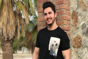 Aydın'ın &Ccedil;ine il&ccedil;esinde 4 katlı binanın 3'&uuml;nc&uuml; katındaki dairenin balkonundan