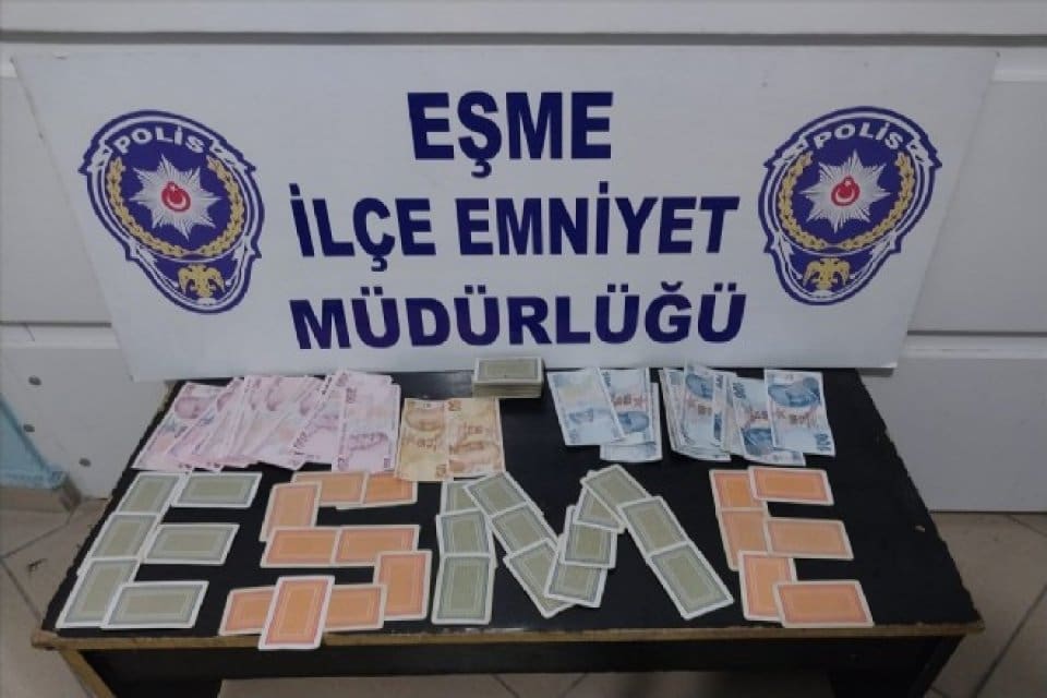 Uşak'ta kumar oynayan 4 kişiye para cezası verildi, iş yeri