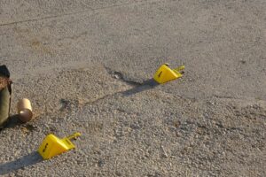 İzmir'in Bornova il&ccedil;esinde, kaldırımda y&uuml;r&uuml;yen 4 kişiye husumetlileri tarafından&nbsp;otomobilden&nbsp;ateş a&ccedil;ıldı.