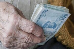 T&uuml;rkiye Kamu-Sen, tazminat yansıtma oranlarının y&uuml;kseltilmesi talebini Cumhurbaşkanlığına iletti. T&uuml;rkiye