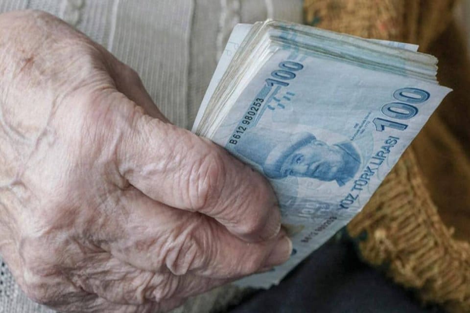 T&uuml;rkiye Kamu-Sen, tazminat yansıtma oranlarının y&uuml;kseltilmesi talebini Cumhurbaşkanlığına iletti. T&uuml;rkiye