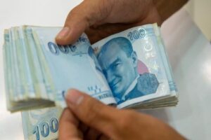 Cumhurbaşkanı Recep Tayyip Erdoğan, kamu g&ouml;revlilerine ve t&uuml;m emeklilere verilecek