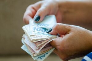 700 bin kamu işçisinin zam görüşmelerinde anlaşma sağlandı. Hükümet ve