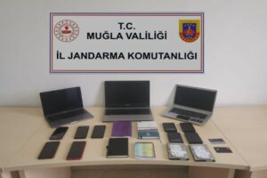 Muğla merkezli 6&nbsp;ilde, bilgisayar korsanlarına y&ouml;nelik operasyonda, kamu kurumlarına ait