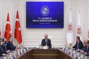 &Ccedil;alışma ve Sosyal G&uuml;venlik Bakanı Vedat Bilgin ile Memur-Sen y&ouml;netimi,