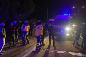 Manisa&rsquo;nın Turgutlu il&ccedil;esinde, kamyonetle &ccedil;arpışan yolcu otob&uuml;s&uuml; kontrolden &ccedil;ıkarak meyve