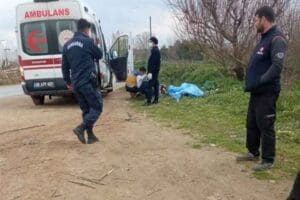 İZMİR'in &Ouml;demiş il&ccedil;esinde yolun karşısına ge&ccedil;meye &ccedil;alışan Halil Kapan'a (27)