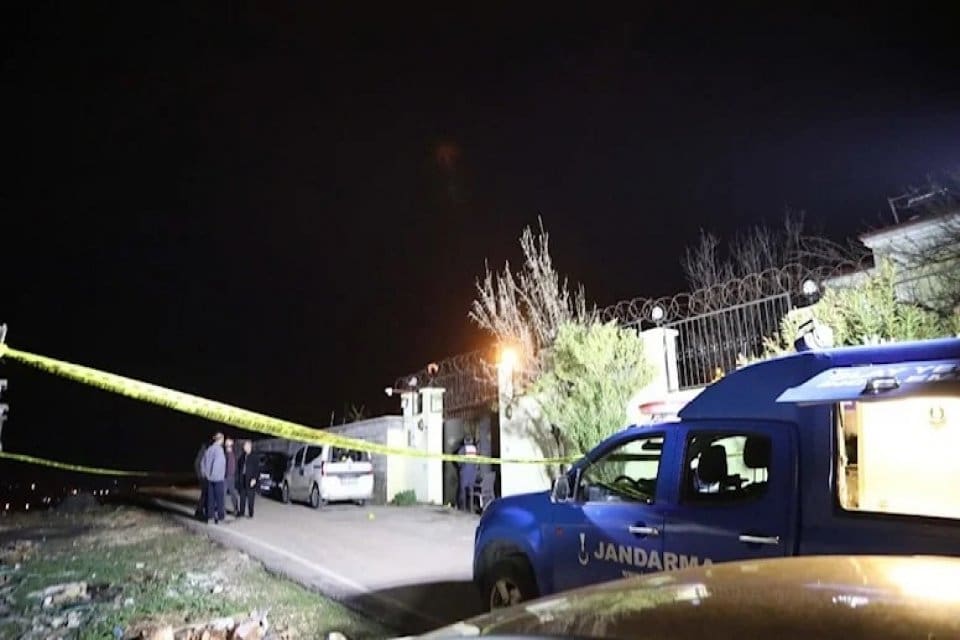 Gaziantep'te, eşini ve kayınbiraderini &ouml;ld&uuml;rd&uuml;ğ&uuml; i&ccedil;in cezaevinde olan ve kısa