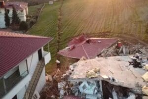 Kahramanmaraş merkezli depremler sonrasında oluşan yarık Kahramanmaraş Dulkadiroğlu il&ccedil;esine bağlı