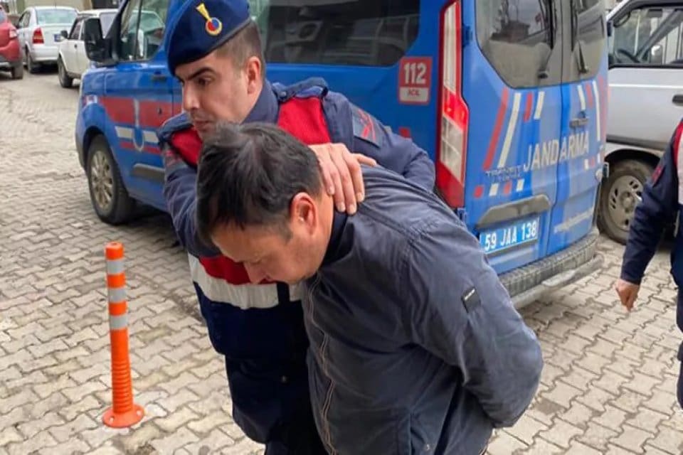 Tekirdağ&rsquo;ın Malkara il&ccedil;esinde, T&uuml;rkmenistan uyruklu Agjag Movlamov (35), tartıştığı kardeşi