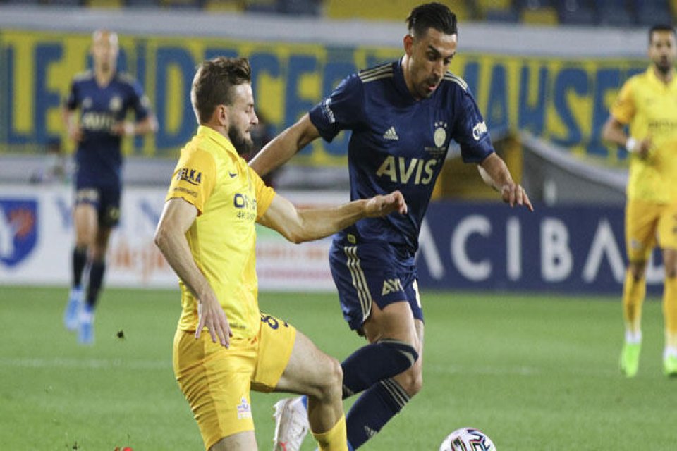 S&uuml;per Lig'in 40. haftasında Fenerbah&ccedil;e, deplasmanda Ankarag&uuml;c&uuml;'n&uuml; Enner Valencia'nın 90+6.