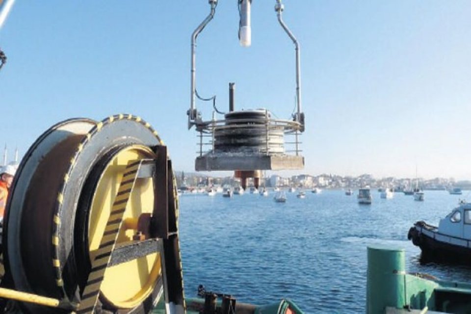 Deprem araştırmaları i&ccedil;in Marmara Denizi&rsquo;ndeki deprem &ouml;l&ccedil;&uuml;m cihazlarının yerini g&ouml;stermeye