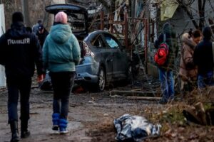 Rusya-Ukrayna savaşı yılbaşında da devam ediyor. Ukrayna'nın başkenti Kiev'e d&uuml;zenlenen