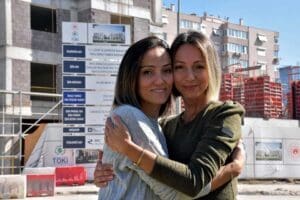 İzmir'de zorlu bir tedavi s&uuml;recinin ardından lenf kanserini yenen Olcay