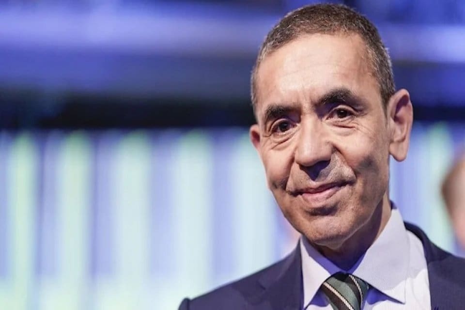 Almanya'nın Mainz kentinde eşi &Ouml;zlem T&uuml;reci ile birlikte kurduğu BioNTech'in