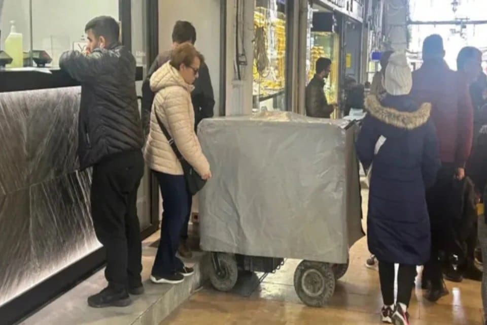 Devasa kasalarla Kapalı&ccedil;arşı'ya gelerek d&ouml;viz alan kurumun Merkez Bankası olduğu