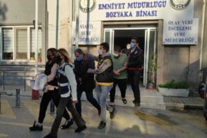 İzmir merkezli 7 ilde, polis ekiplerince d&uuml;zenlenen operasyonda, internet sitelerine