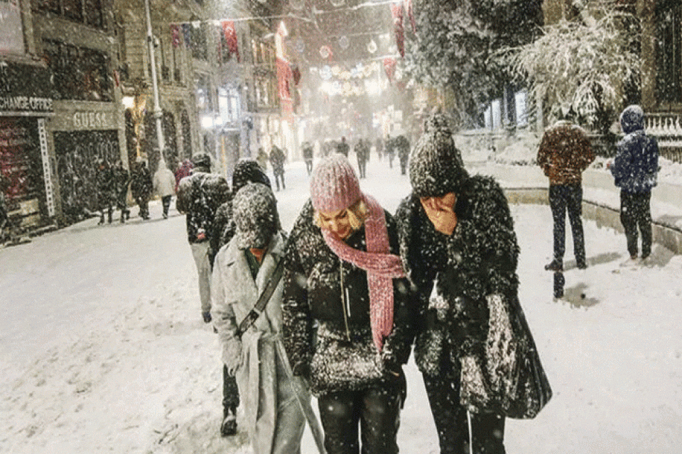 &Ouml;n&uuml;m&uuml;zdeki g&uuml;nlerde sıcaklıkların yurt genelinde 12 derece birden azalması bekleniyor.