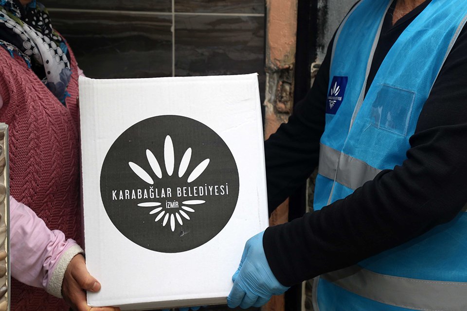 Karabağlar Belediyesi’nden bayram dayanışması