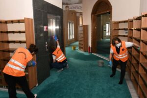 Karabağlar Belediyesi Ramazan Ayı boyunca. ilçede bulunan ibadethanelere temizlik desteğinde