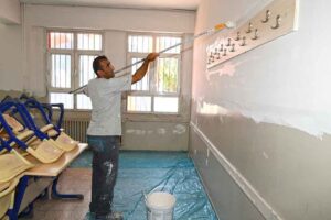 Karabağlar Belediyesi, kimin görev alanına girdiğine bakmaksızın eğitime destek çalışmalarını