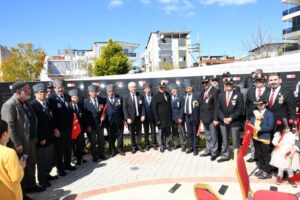 Karabağlar Belediyesi, &Ccedil;anakkale Deniz Zaferi&rsquo;nin 108. Yıld&ouml;n&uuml;m&uuml;n&uuml; coşkuyla kutladı; Bu