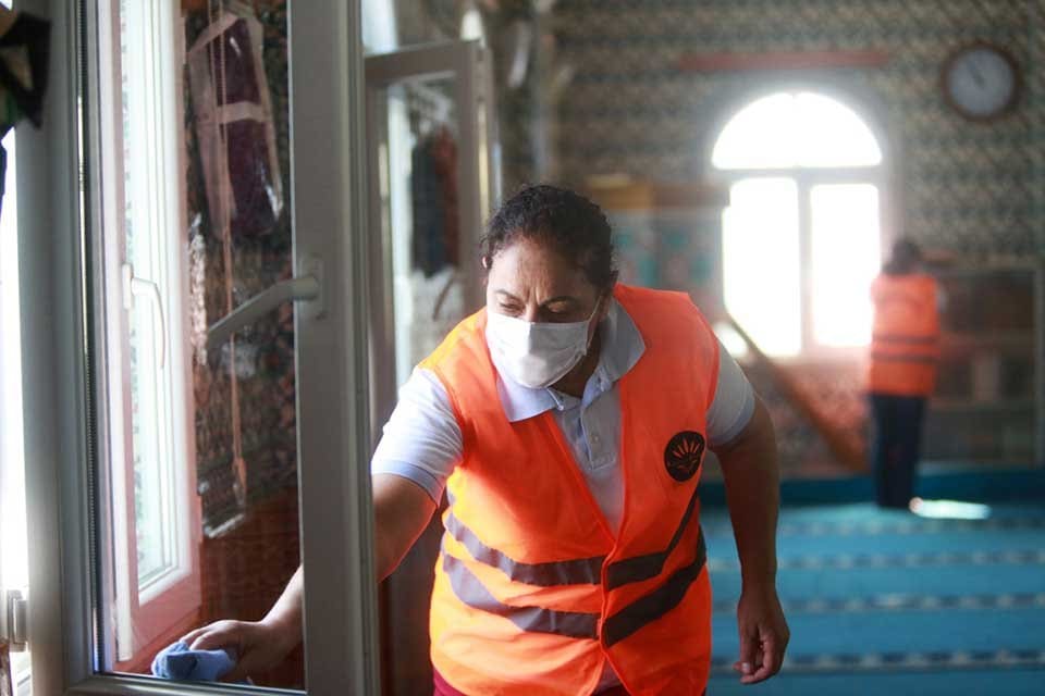 Karabağlar Belediyesi, yaklaşan Kurban Bayramı &ouml;ncesi il&ccedil;ede bulunan t&uuml;m camilerin