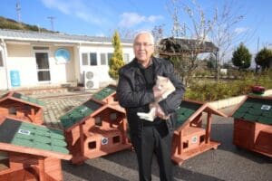 Karabağlar Belediyesi il&ccedil;e sınırları i&ccedil;erisinde bulunan sahipsiz kedi ve k&ouml;pekleri