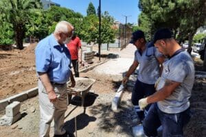 Karabağlar Belediye Başkanı Muhittin Selvitopu, sokağa &ccedil;ıkma kısıtlaması uygulanan g&uuml;nlerde