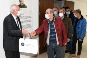 Karabağlar Belediyesi, koronavir&uuml;s salgınına karşı alınan &ouml;nlemler kapsamında işyerleri aylardır