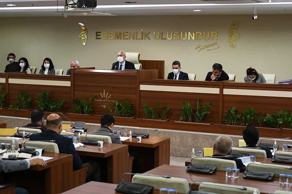 Başkan Selvitopu, vergisini &ouml;deyen vatandaşlara teşekk&uuml;r etti. Karabağlar Belediye Meclisi,