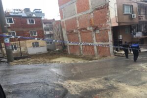 Karabağlar Belediyesi ekipleri, İzmir'de zaman zaman yaşamı olumsuz etkileyen şiddetli