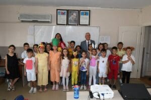 Karabağlar Belediyesi'nin, &ouml;ğrencilerin tatillerini verimli ge&ccedil;irmeleri amacıyla d&uuml;zenlediği Yaz Okulları