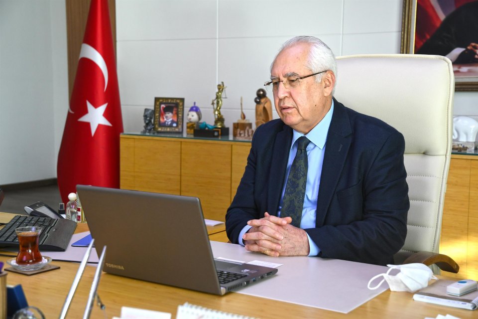 Karabağlar Belediyesi Zabıta Müdürlüğü kadrosunda görev yapan memur adayı personele,