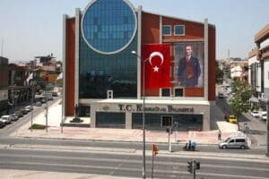 Karabağlar Belediyesi, yangın b&ouml;lgelerinde ihtiya&ccedil; duyulan malzemeler i&ccedil;in dayanışma kampanyası