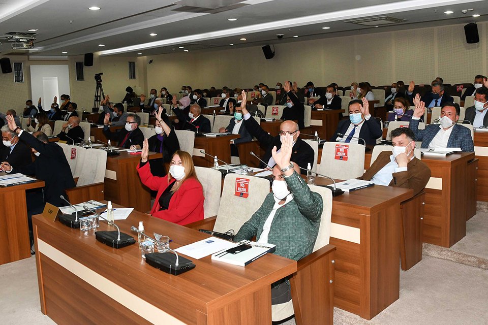 Karabağlar Belediye Meclisi'nin nisan ayı ilk oturumunda, Uzundere’de yapımına başlanan