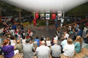 17 Ağustos depreminde yaşamını yitirenler t&ouml;renle anıldı. 23 yıl &ouml;nceki