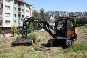Karabağlar Belediyesi, mütevazı bütçesine rağmen gelir kaynaklarını yerinde kullanarak araç