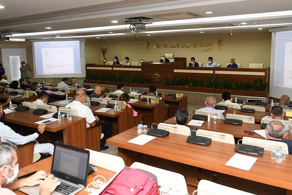 Karabağlar Belediye Meclisi'nin temmuz ayı ilk toplantısı, ana hizmet binasındaki