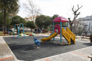 Karabağlar Belediyesi, park yapım ve yenileme &ccedil;alışmalarını pandemi koşullarına rağmen