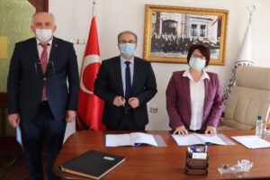 Karaburun Belediye Başkanlığı ve Karaburun Tapu M&uuml;d&uuml;rl&uuml;ğ&uuml; arasında imzalanan protokol